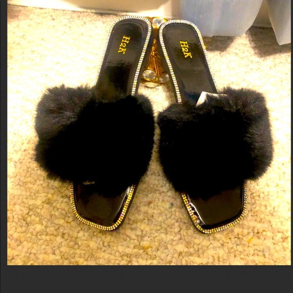 Faux fur slippers brand new size 10 - Picture 2 of 3
